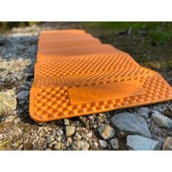Exped FlexMat Isolatiemat - LW - Charcoal Grey/orange -Exporteren Exped Winkel exped in action 154 1202506
